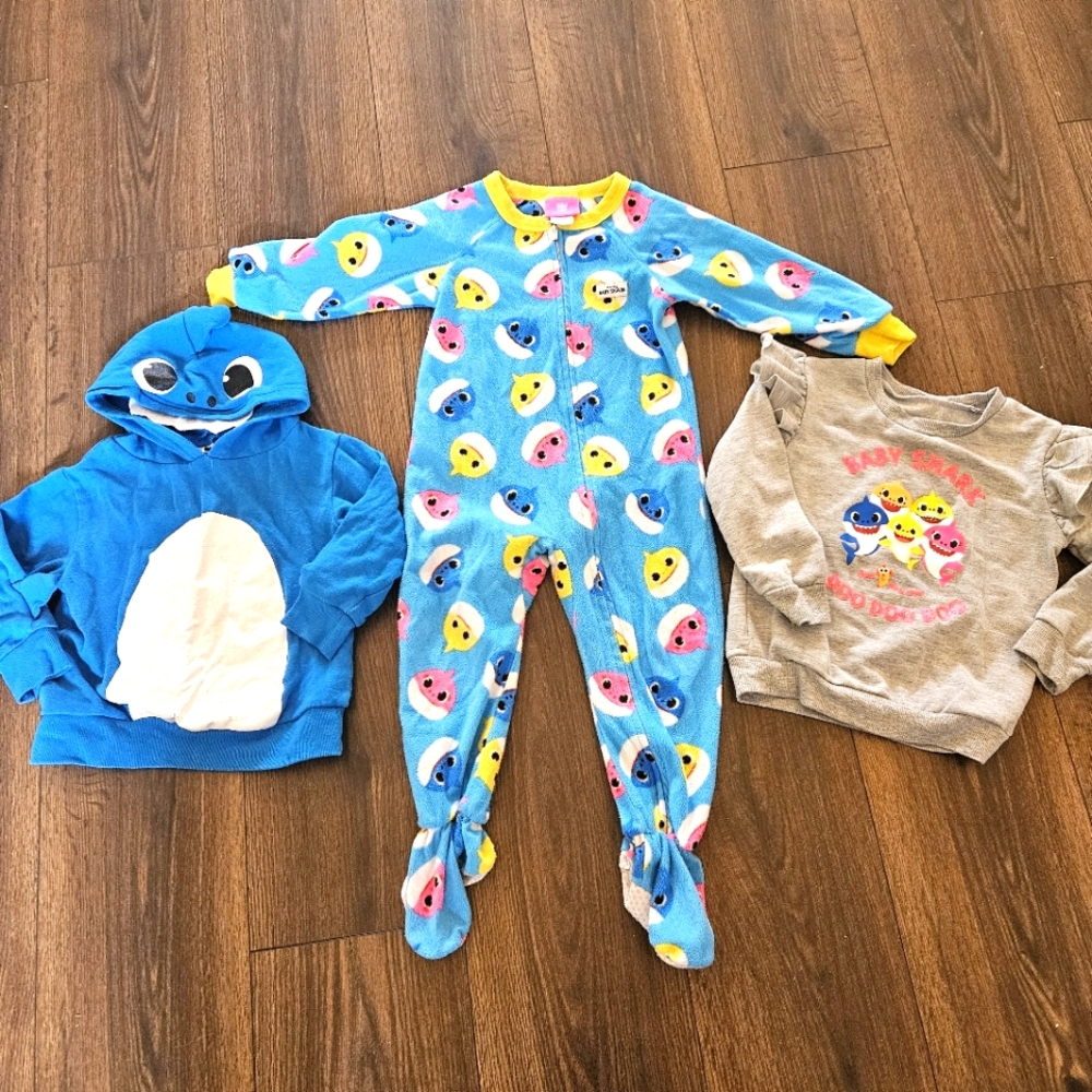 Baby Shark Girls Clothing And Pajama Bundle Size 3T